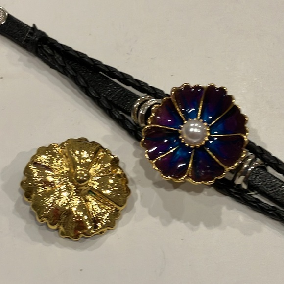 Purple Flower & Black Leather Snap Bracelet - Picture 9 of 9